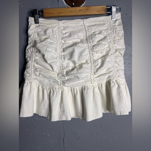 Zara ruched flutter mini skirt.  Size Medium - Picture 2 of 9